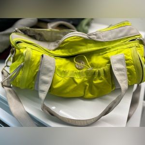 Lulu Sport Duffle Bag - Lime green